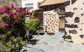 HomeLike Stunning Rustic House El Pinar